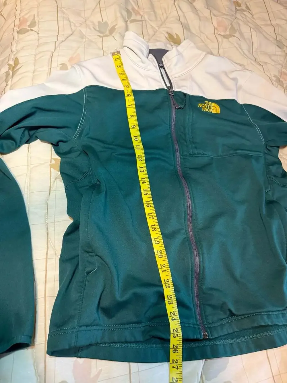 The North Face Apex Risor WindWall Softshell Jacket Green and Cream